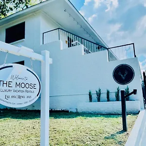 The Moose #12 - Brand New Modern Luxe Loft With Free Parking, King Bed & Fast Wifi Apartment